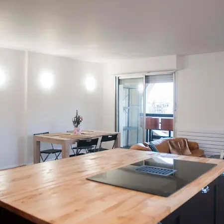 Daire Design With Large Balcony And Parking *