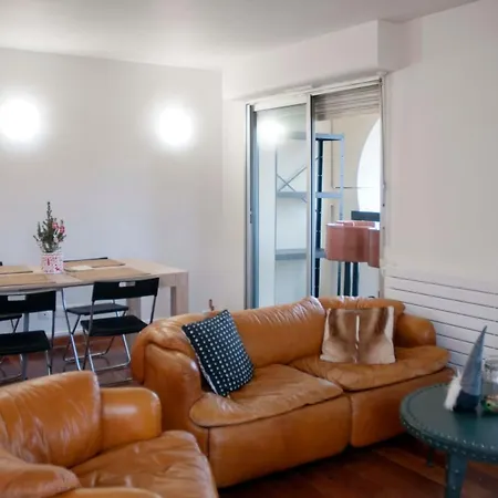 Daire Design With Large Balcony And Parking Paris