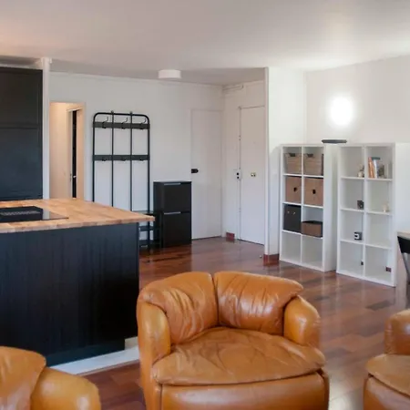 Design With Large Balcony And Parking * Paris