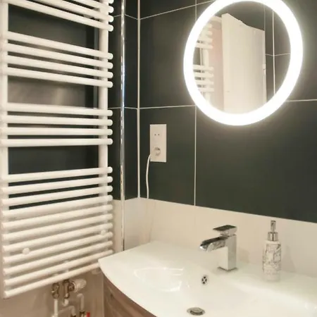 Daire Design With Large Balcony And Parking Paris