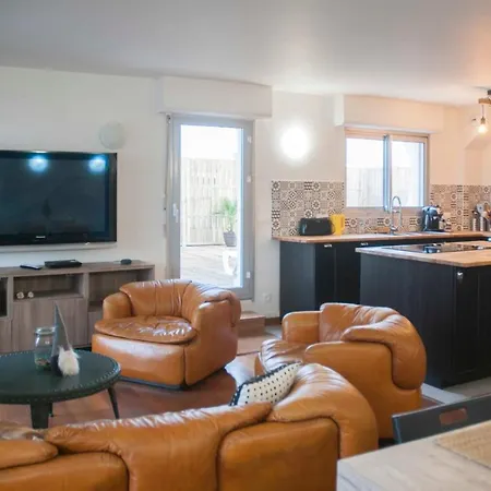 Daire Design With Large Balcony And Parking Paris