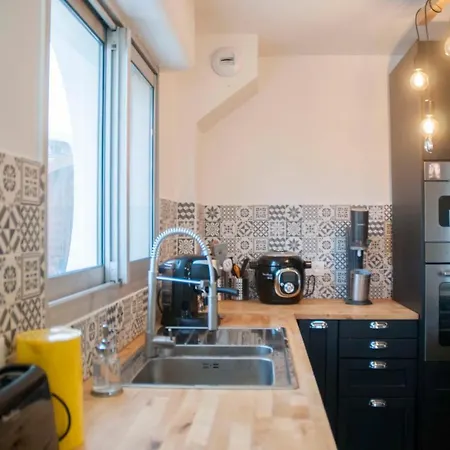 Design With Large Balcony And Parking * Paris