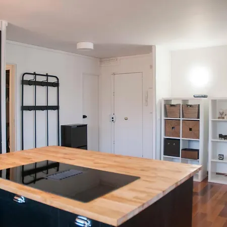Design With Large Balcony And Parking Daire *